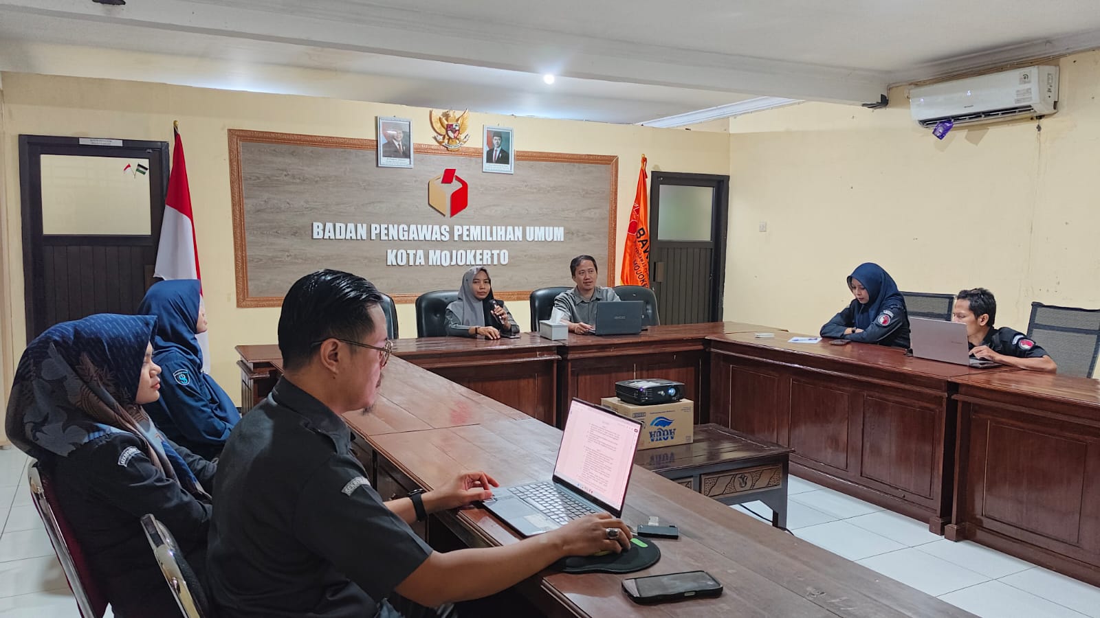 Bawaslu Kota Mojokerto Gelar Rapat Peningkatan Tata Kelola Arsip