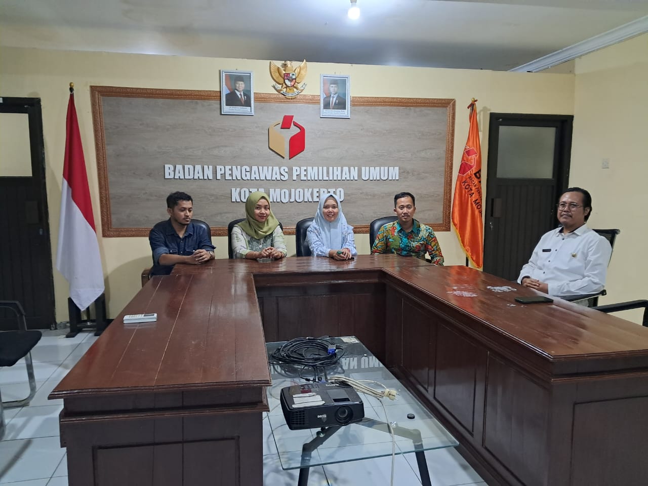 Perkuat Kelembagaan, Bawaslu Kota Mojokerto Terima Kunjungan Bawaslu Jatim