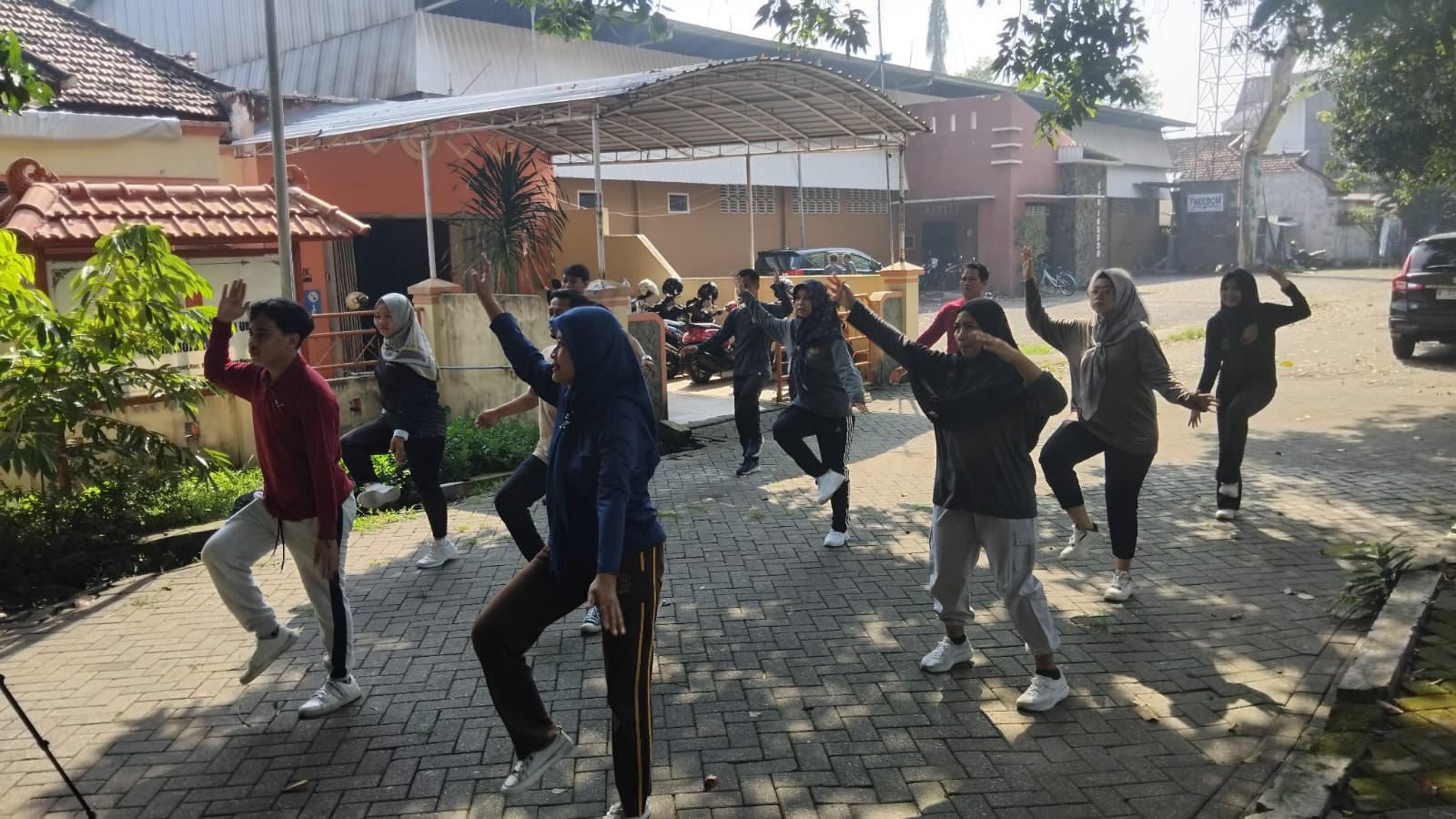 Tingkatkan Spiritual dan Jasmani, Bawaslu Kota Mojokerto Giat Senam Sehat