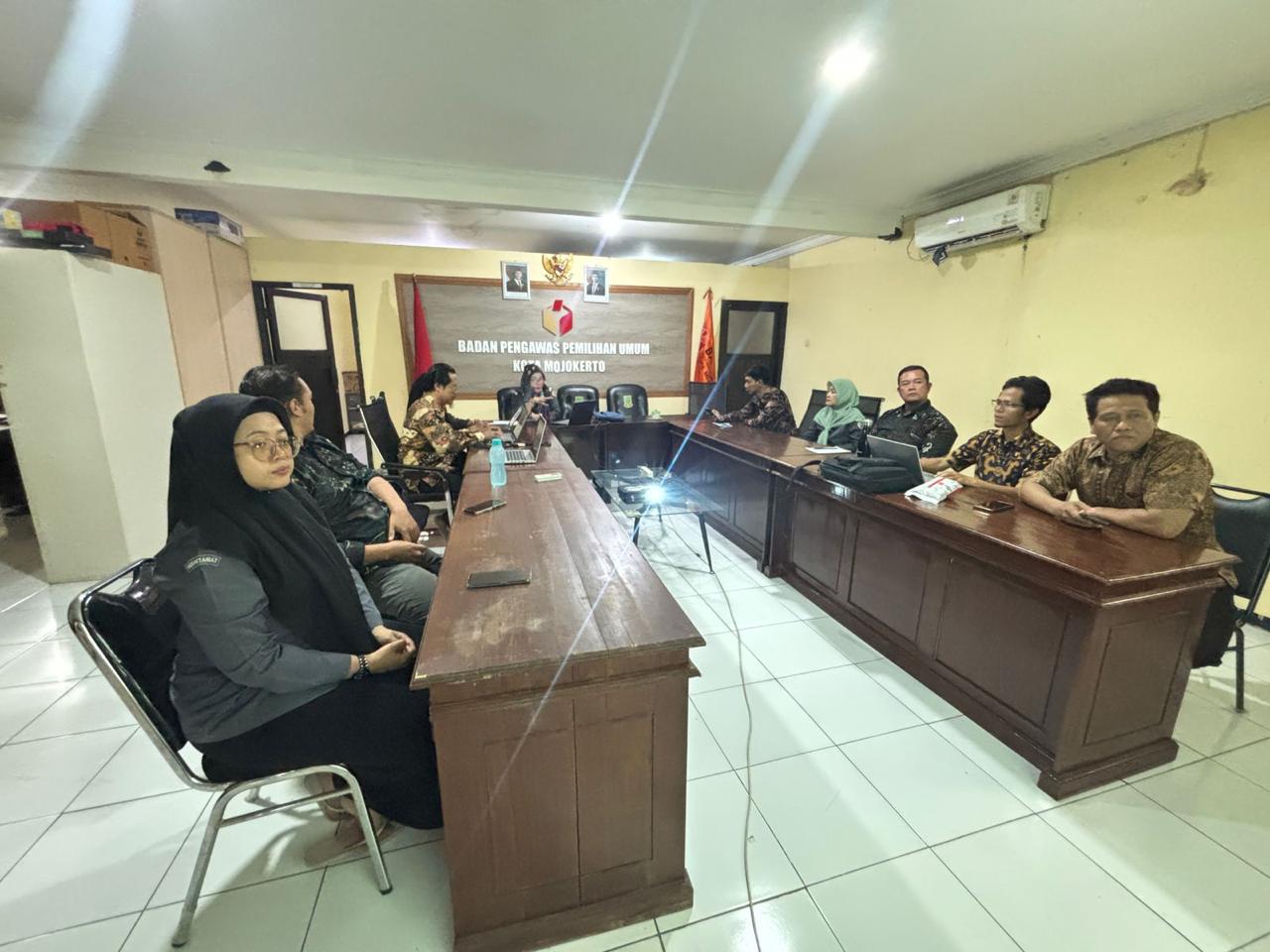 Bawaslu Kota Mojokerto Pertajam Kinerja
