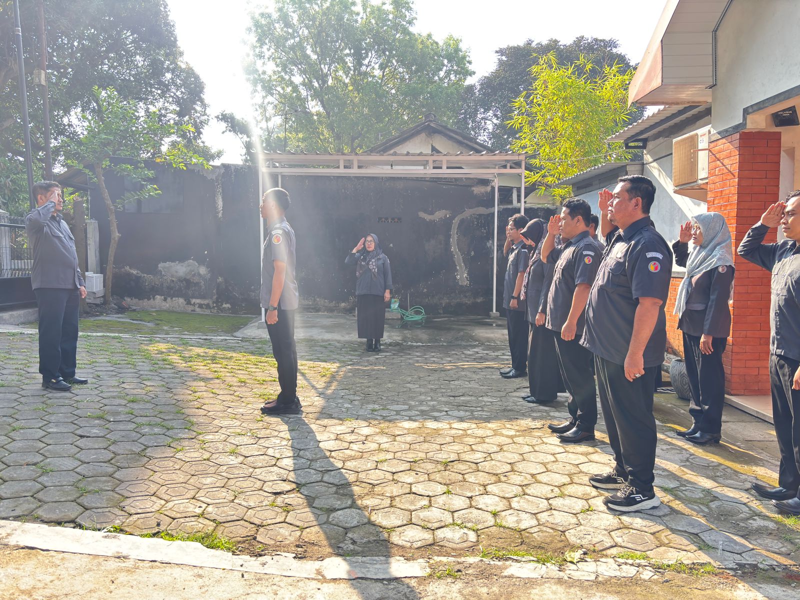 Apel Pagi, Anggota Bawaslu Kota Mojokerto Tekankan Kedisiplinan dan Tingkatkan Pengawasan