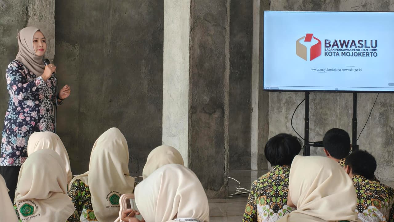 Bawaslu Kota Mojokerto Sosialisasi Pendidikan Demokrasi di MAN Kota Mojokerto