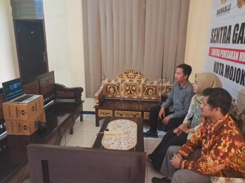 Bawaslu Kota Mojokerto ikuti giat Selasa Menyapa 