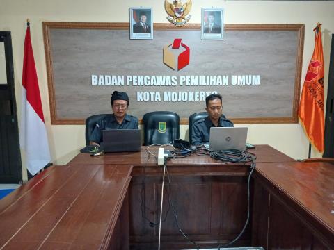 Ilham dan Yoga ikuti giat cangkruan demokrasi seri 4