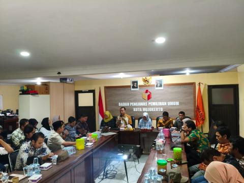 Anggota Bawaslu Jawa Timur