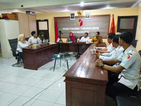 Bawaslu Kota Mojokerto Gandeng Dispusip