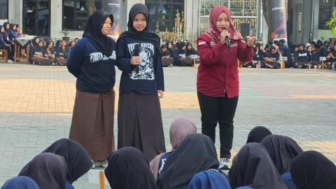 Ketua Bawaslu Kota Mojokerto Edukasi Demokrasi kepada Siswa SMAN 2