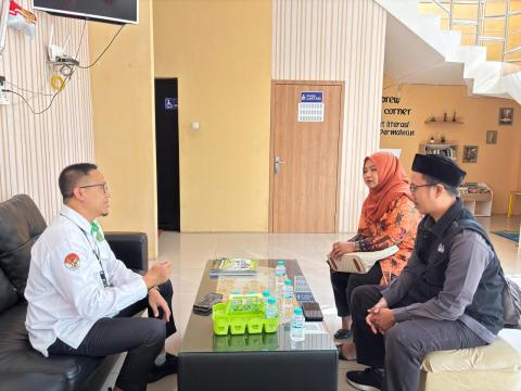 Bawaslu Kota Mojokerto dan Kemenag Perkuat Sinergi Edukasi Pemilih Pemula melalui Goes to School