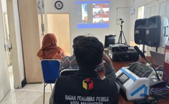 Lolly Suhenty Puji Bawaslu Jatim: Konsisten Bangun Ekosistem Kerja Aman dan Anti-Retaliasi