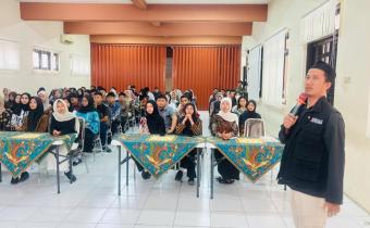 Bawaslu Kota Mojokerto Goes to School di SMKN 2 Mojokerto