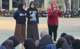 Ketua Bawaslu Kota Mojokerto Edukasi Demokrasi kepada Siswa SMAN 2
