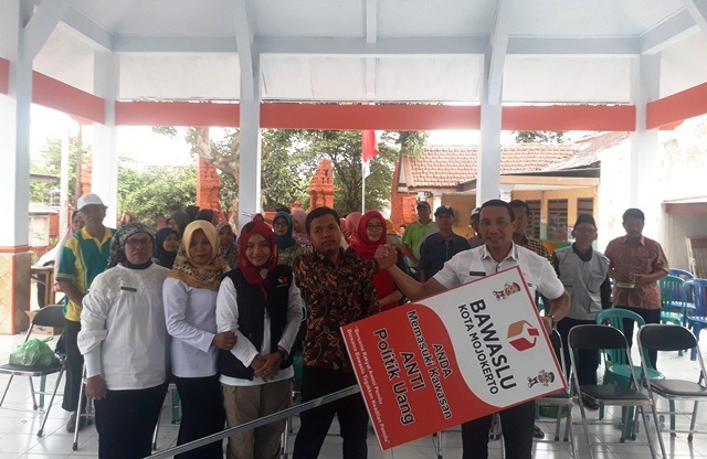 Sosialisasi Kelurahan Anti Politik Uang di Prajuritkulon